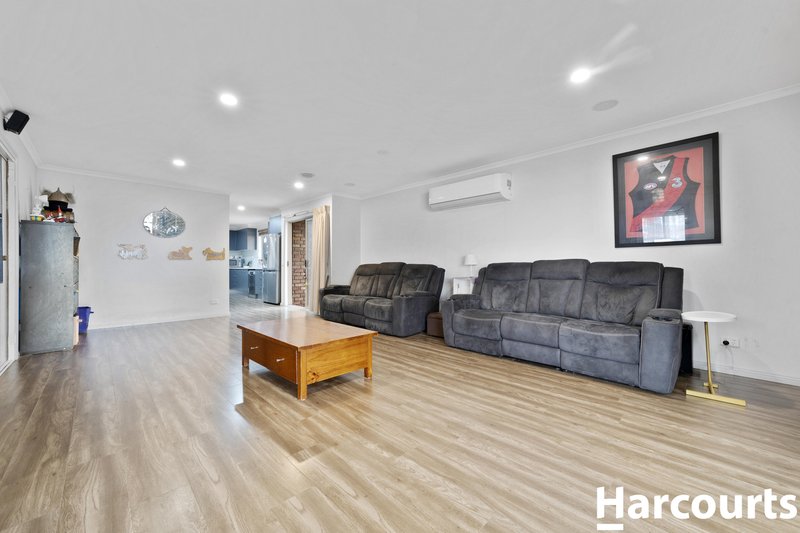 Photo - 54 Hotham Crescent, Hoppers Crossing VIC 3029 - Image 11