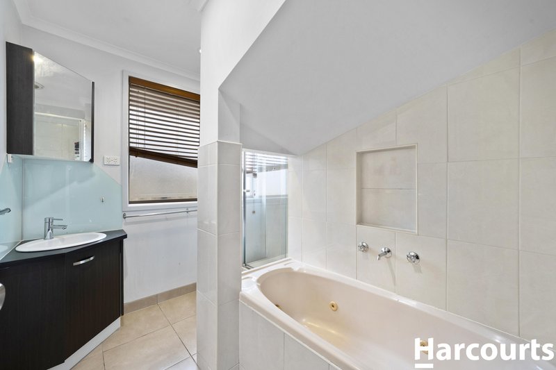 Photo - 54 Hotham Crescent, Hoppers Crossing VIC 3029 - Image 12