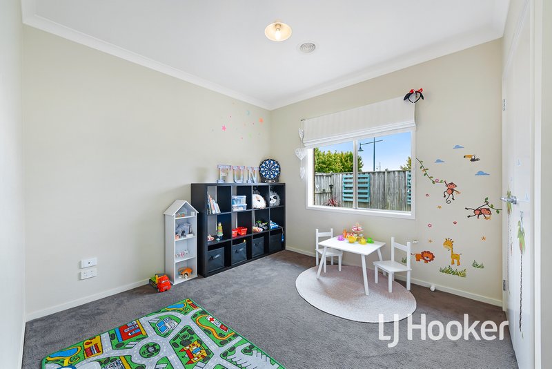 Photo - 54 Irving Road, Pakenham VIC 3810 - Image 12