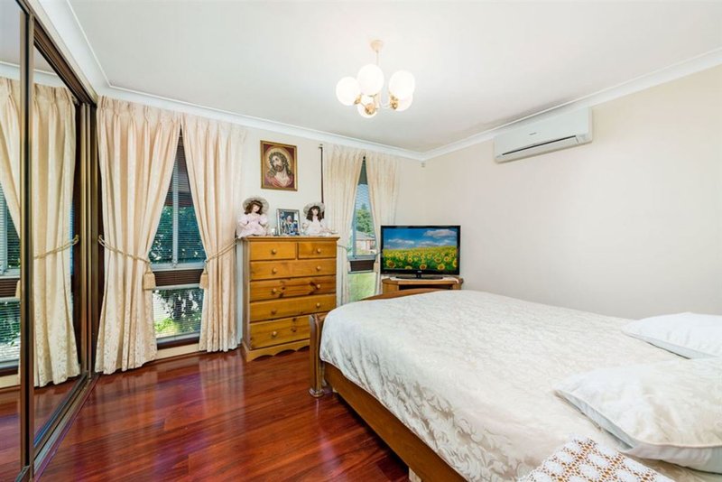 Photo - 54 Isaac Smith Parade, Kings Langley NSW 2147 - Image 4