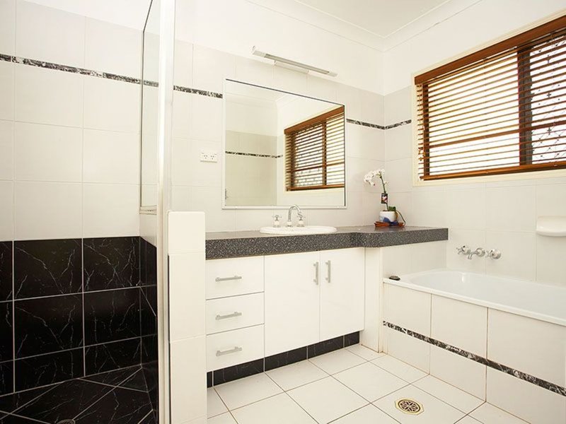 Photo - 54 Jacaranda Avenue, Boronia Heights QLD 4124 - Image 10