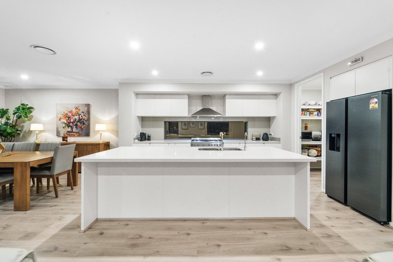 Photo - 54 Kansas Street, Bridgeman Downs QLD 4035 - Image 6