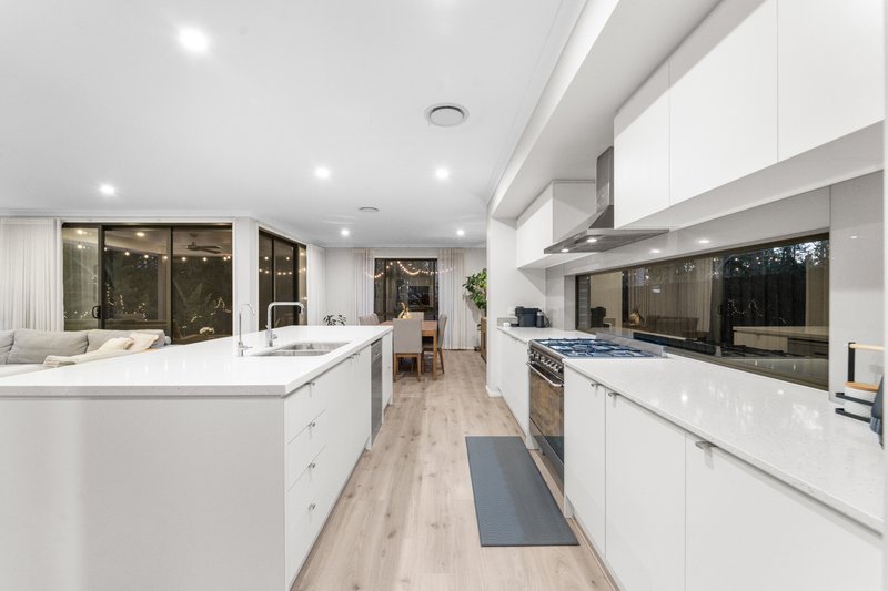 Photo - 54 Kansas Street, Bridgeman Downs QLD 4035 - Image 8
