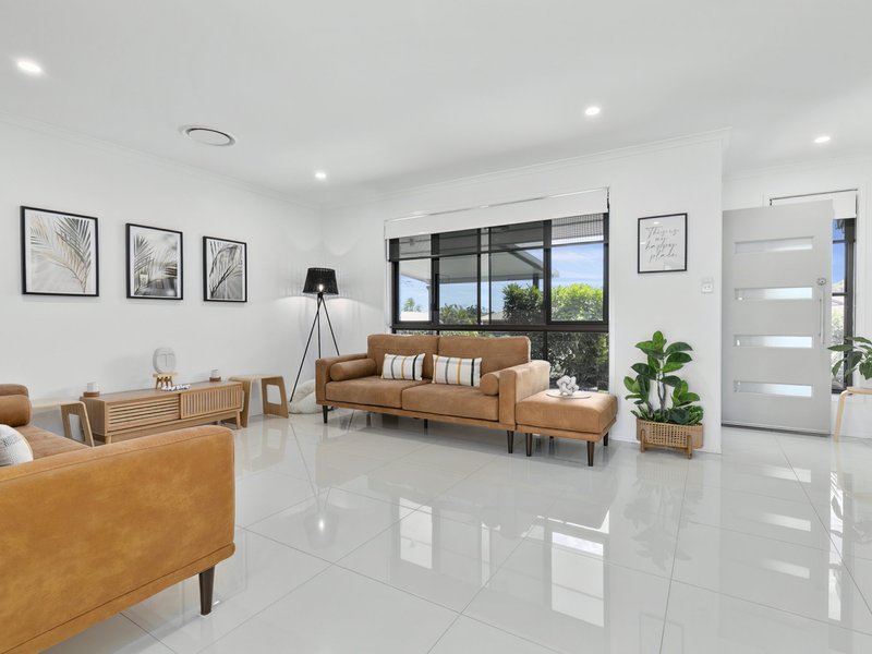 Photo - 54 Lachlan Crescent, Sandstone Point QLD 4511 - Image 4