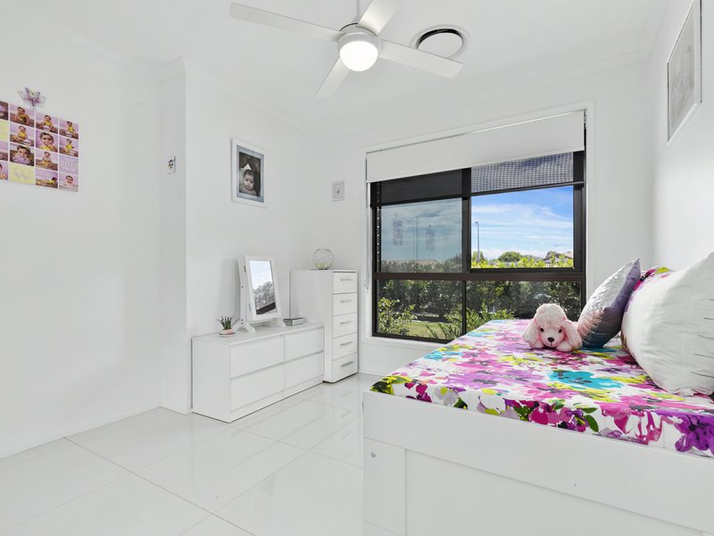 Photo - 54 Lachlan Crescent, Sandstone Point QLD 4511 - Image 9