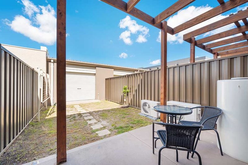 Photo - 54 Little Windrock Lane, Craigieburn VIC 3064 - Image 9