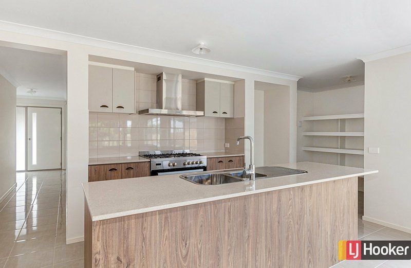 Photo - 54 Lucknow Drive, Beveridge VIC 3753 - Image 2