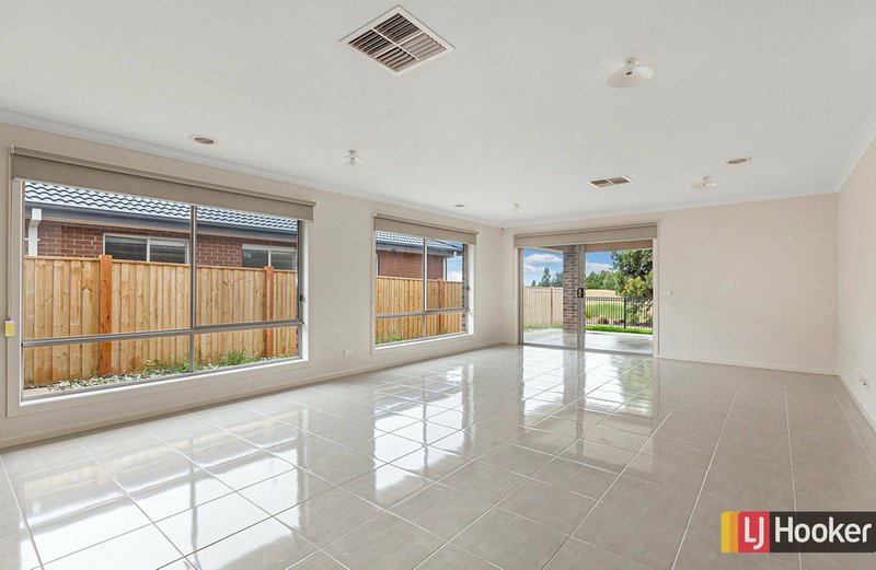 Photo - 54 Lucknow Drive, Beveridge VIC 3753 - Image 3