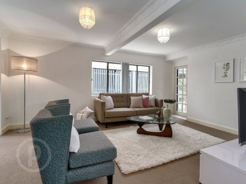 Photo - 54 Lyon Street, Moorooka QLD 4105 - Image 3