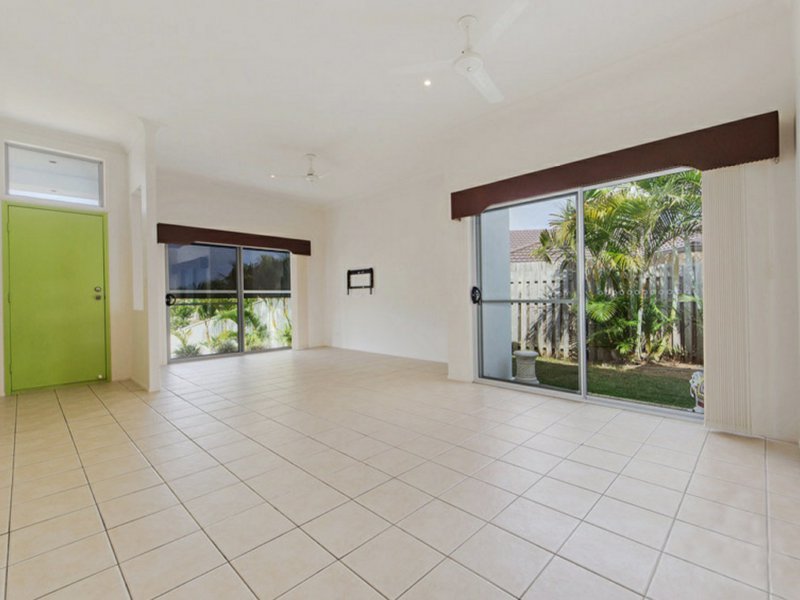 Photo - 54 Merrilaine Crescent, Merrimac QLD 4226 - Image 3