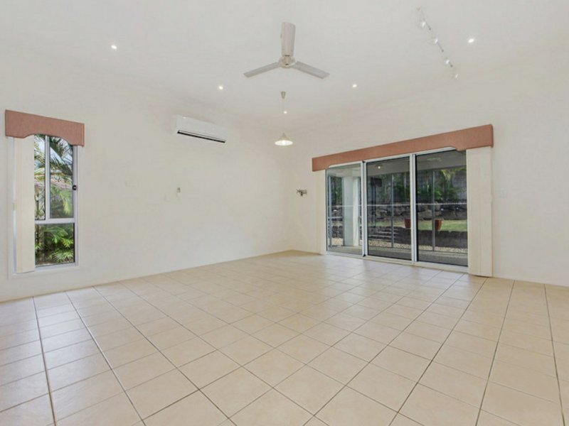 Photo - 54 Merrilaine Crescent, Merrimac QLD 4226 - Image 4