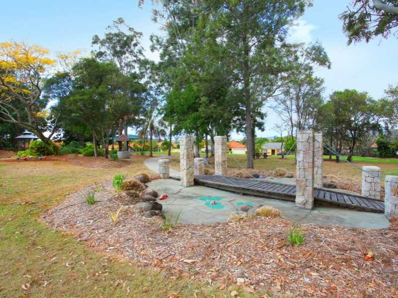 Photo - 54 Merrilaine Crescent, Merrimac QLD 4226 - Image 15