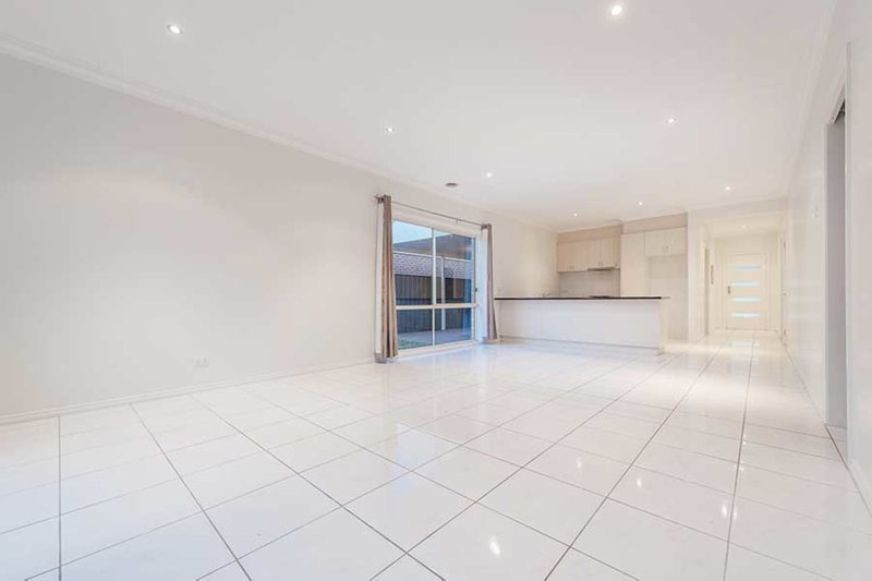 Photo - 54 Northumberland Circuit, Craigieburn VIC 3064 - Image 4