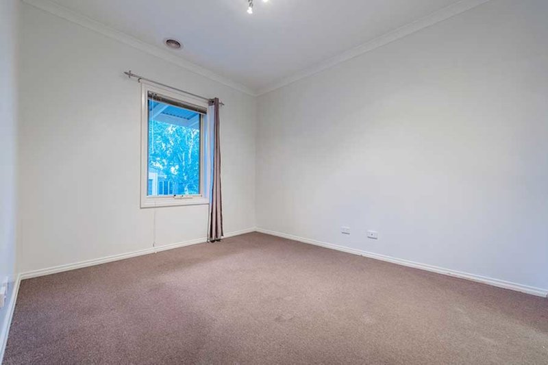 Photo - 54 Northumberland Circuit, Craigieburn VIC 3064 - Image 5