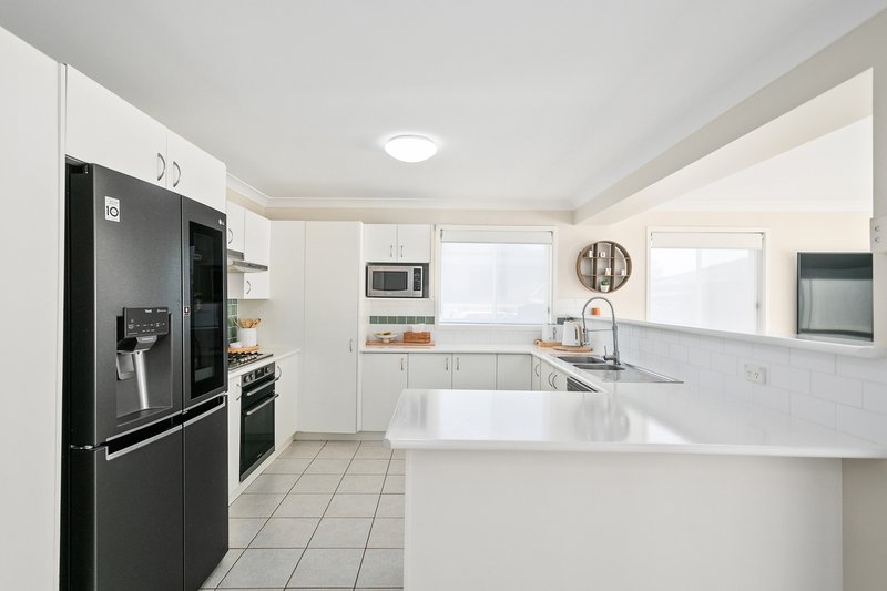 Photo - 54 Oakland Avenue, Windang NSW 2528 - Image 3