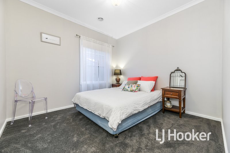 Photo - 54 Oaklands Way, Pakenham VIC 3810 - Image 12