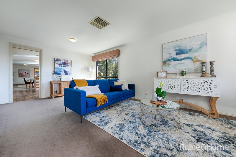 Photo - 54 Olive Grove, Sunbury VIC 3429 - Image 6