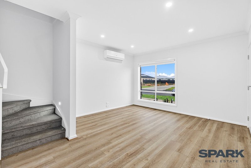 Photo - 54 Opulent Boulevard, Tarneit VIC 3029 - Image 2