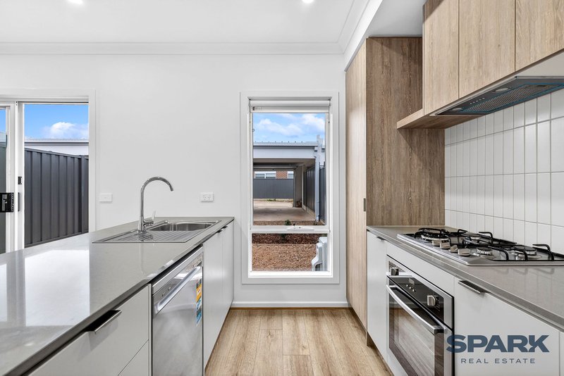 Photo - 54 Opulent Boulevard, Tarneit VIC 3029 - Image 4