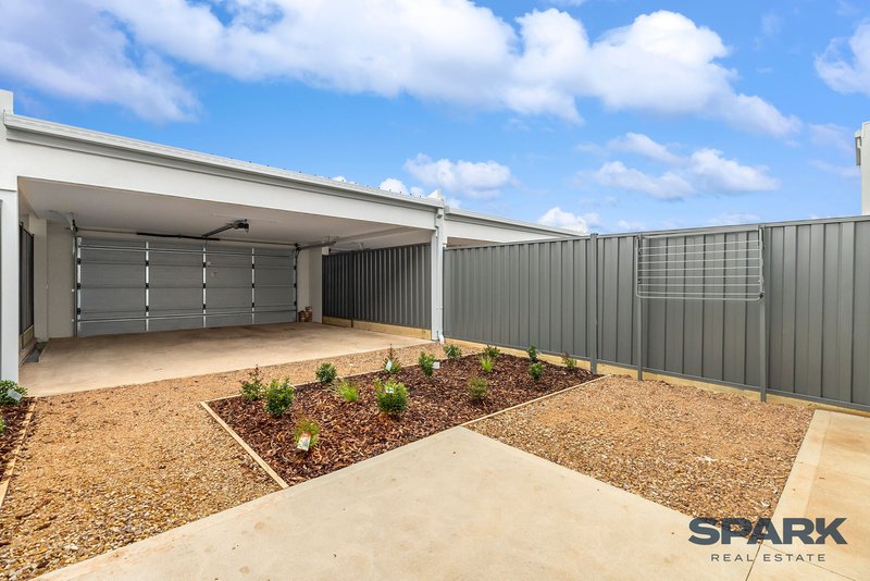 Photo - 54 Opulent Boulevard, Tarneit VIC 3029 - Image 6