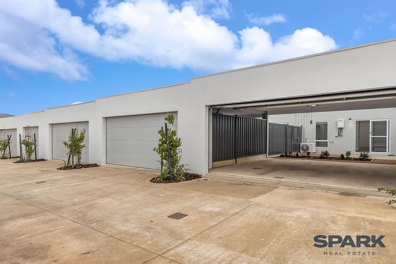 Photo - 54 Opulent Boulevard, Tarneit VIC 3029 - Image 7