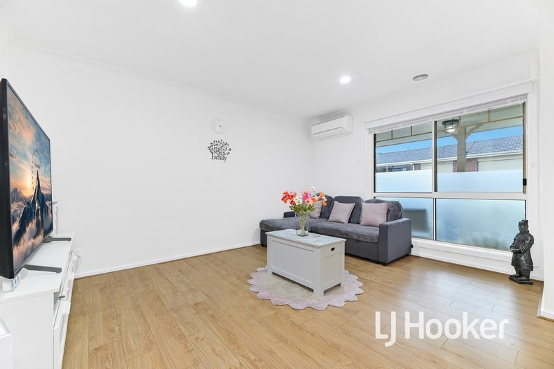 Photo - 5/4 Paydon Way, Hampton Park VIC 3976 - Image 2