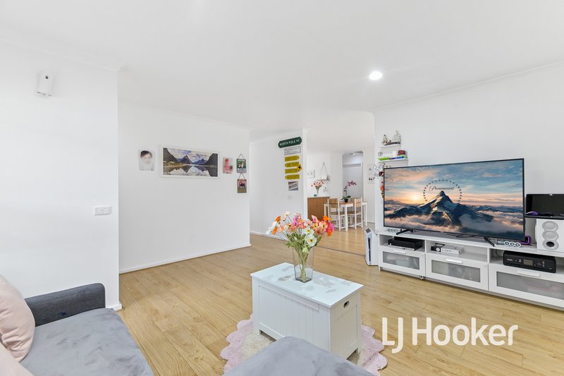 Photo - 5/4 Paydon Way, Hampton Park VIC 3976 - Image 3