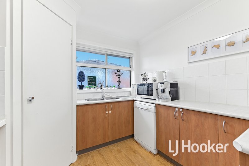 Photo - 5/4 Paydon Way, Hampton Park VIC 3976 - Image 5