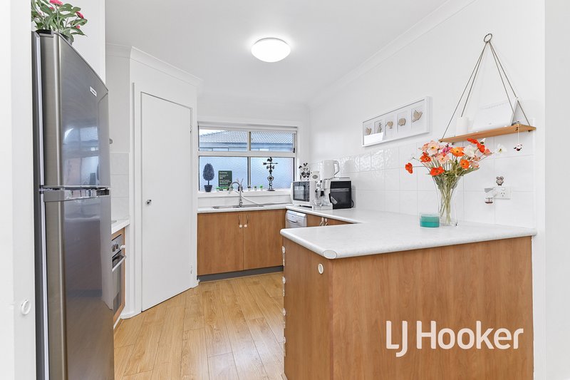 Photo - 5/4 Paydon Way, Hampton Park VIC 3976 - Image 6