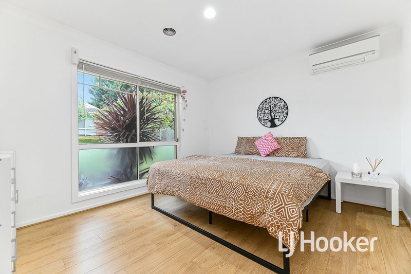 Photo - 5/4 Paydon Way, Hampton Park VIC 3976 - Image 7