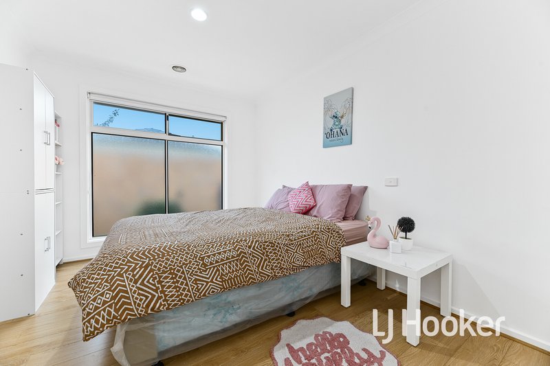 Photo - 5/4 Paydon Way, Hampton Park VIC 3976 - Image 8