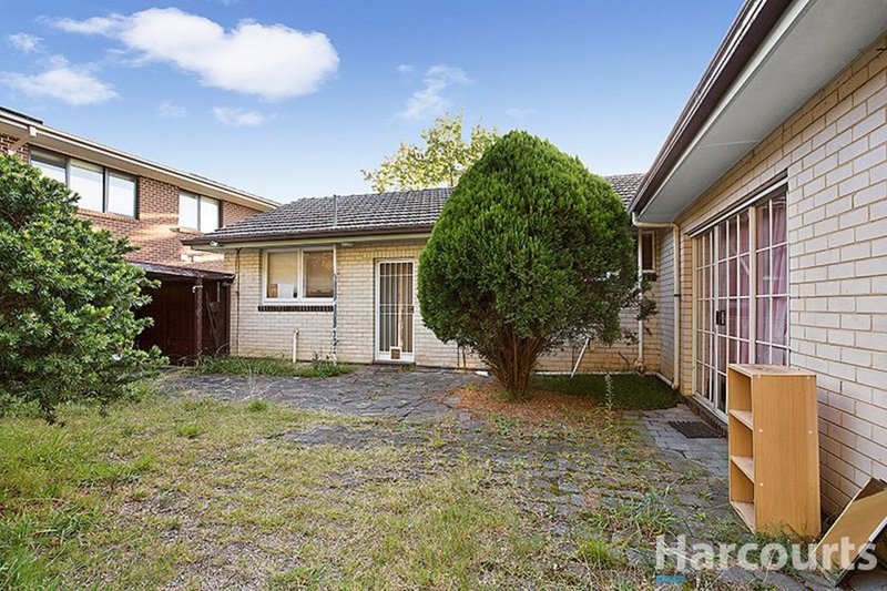 Photo - 54 Pepperell Avenue, Glen Waverley VIC 3150 - Image 2