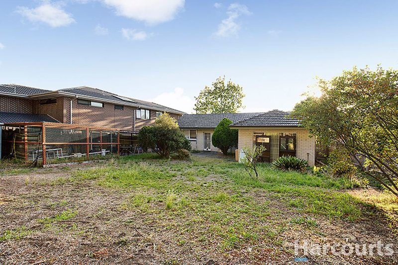 Photo - 54 Pepperell Avenue, Glen Waverley VIC 3150 - Image 4