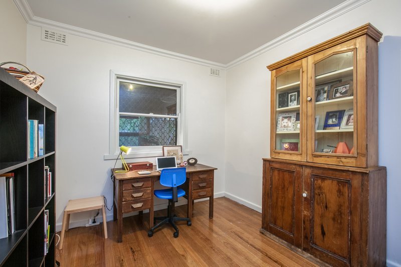 Photo - 54 Pickett Street, Reservoir VIC 3073 - Image 5