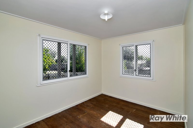 Photo - 54 Poinsettia Street, Inala QLD 4077 - Image 5