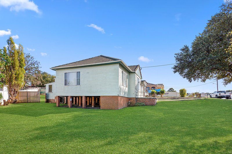 Photo - 54 Ranchby Avenue, Lake Heights NSW 2502 - Image 2