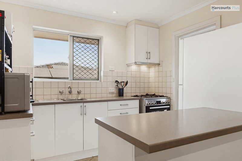 Photo - 54 Sandison Road, Hallett Cove SA 5158 - Image 5