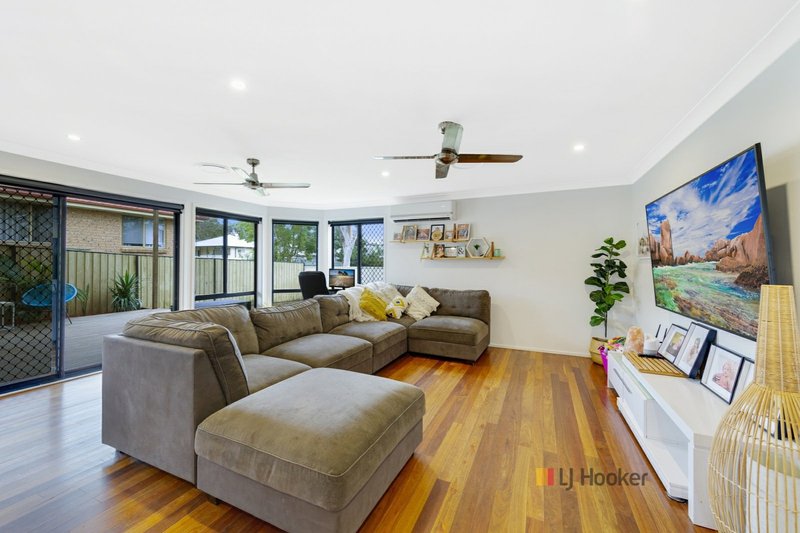 Photo - 54 Scenic Circle, Budgewoi NSW 2262 - Image 4