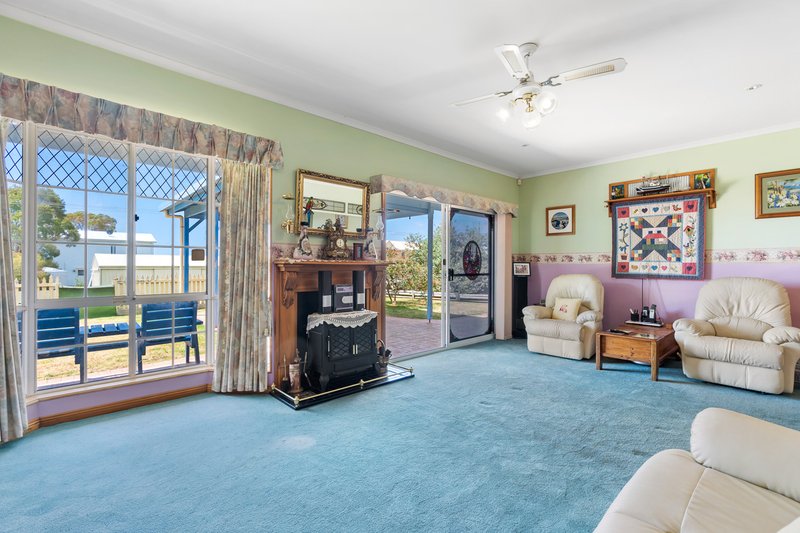 Photo - 54 Sidney Parade, Hindmarsh Island SA 5214 - Image 9