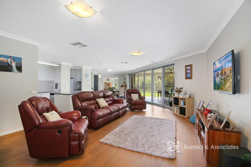 Photo - 54 Silky Oak Avenue, Wodonga VIC 3690 - Image 6