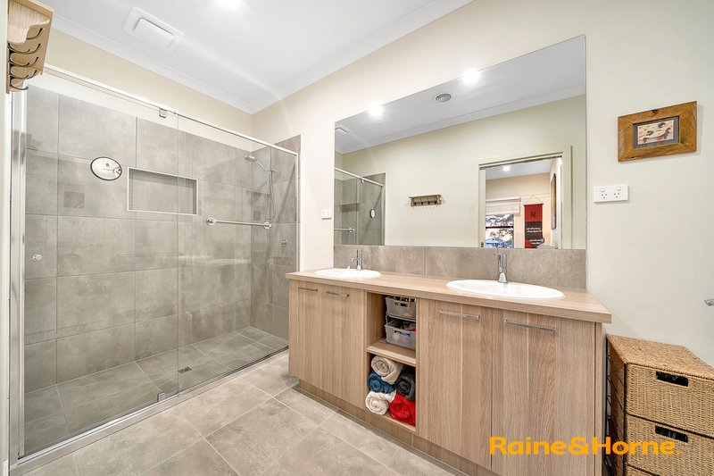 Photo - 54 Snead Boulevard, Cranbourne VIC 3977 - Image 3