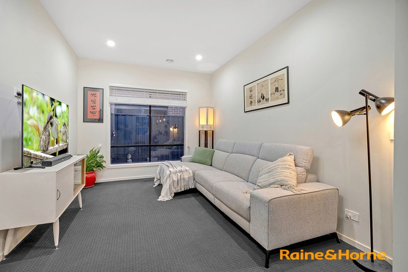 Photo - 54 Snead Boulevard, Cranbourne VIC 3977 - Image 4