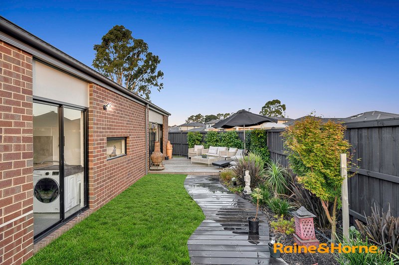 Photo - 54 Snead Boulevard, Cranbourne VIC 3977 - Image 13