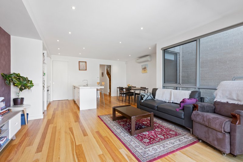 Photo - 54 Streeton Drive, Mentone VIC 3194 - Image 3