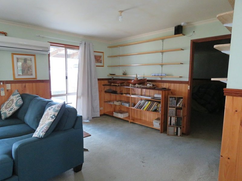 Photo - 54 Tenth Avenue, Raymond Island VIC 3880 - Image 7