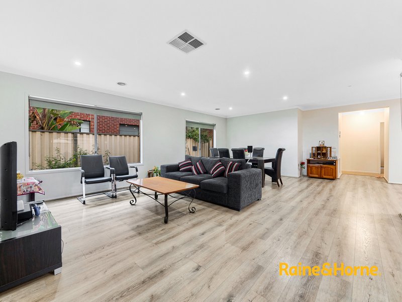 Photo - 54 Tomasetti Crescent, Narre Warren VIC 3805 - Image 10