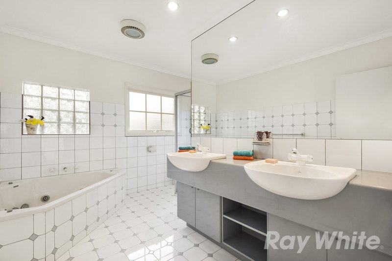 Photo - 54 Watsons Road, Glen Waverley VIC 3150 - Image 8