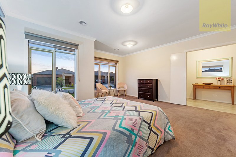 Photo - 54 Wattletree Street, Craigieburn VIC 3064 - Image 11