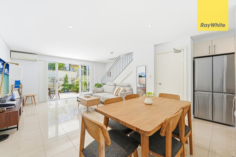 Photo - 5/4 Waugh Avenue, North Parramatta NSW 2151 - Image 4