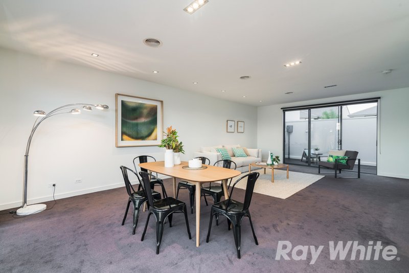 Photo - 54 Waverley Park Drive, Mulgrave VIC 3170 - Image 3